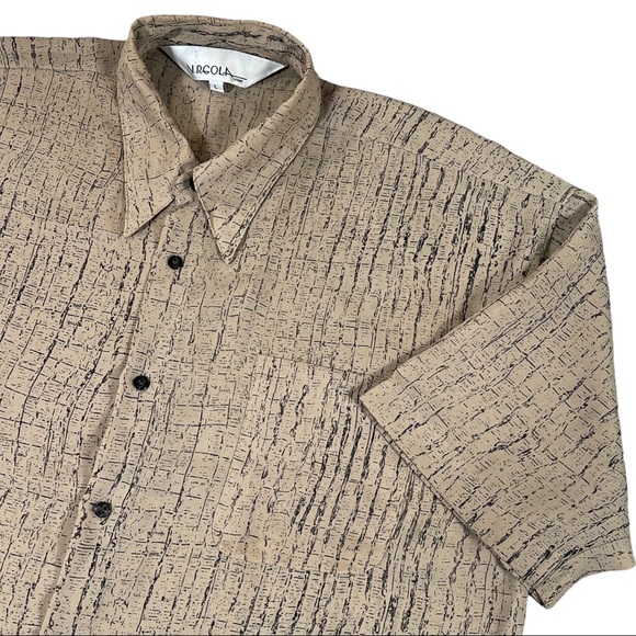 Virgola size large vintage tan with black designs button down short sleeve shirt - Picture 4 of 11